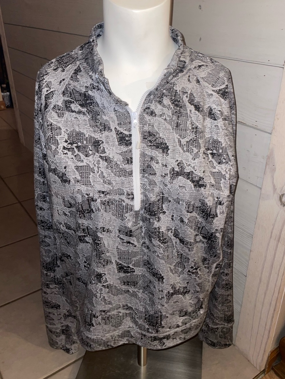 Spyder Women's Black and Gray Activewear Top Half Zip Sweatshirt, large